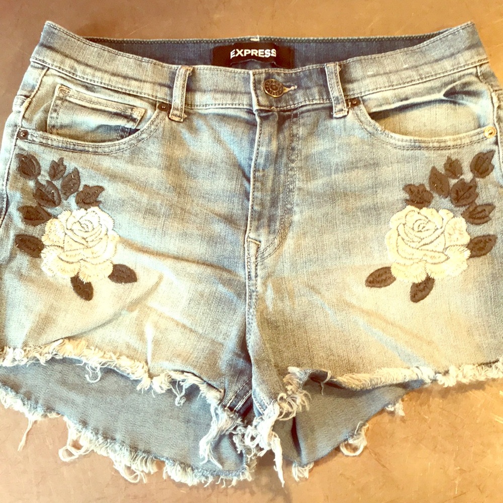 Embroidered high waisted mini shorts
